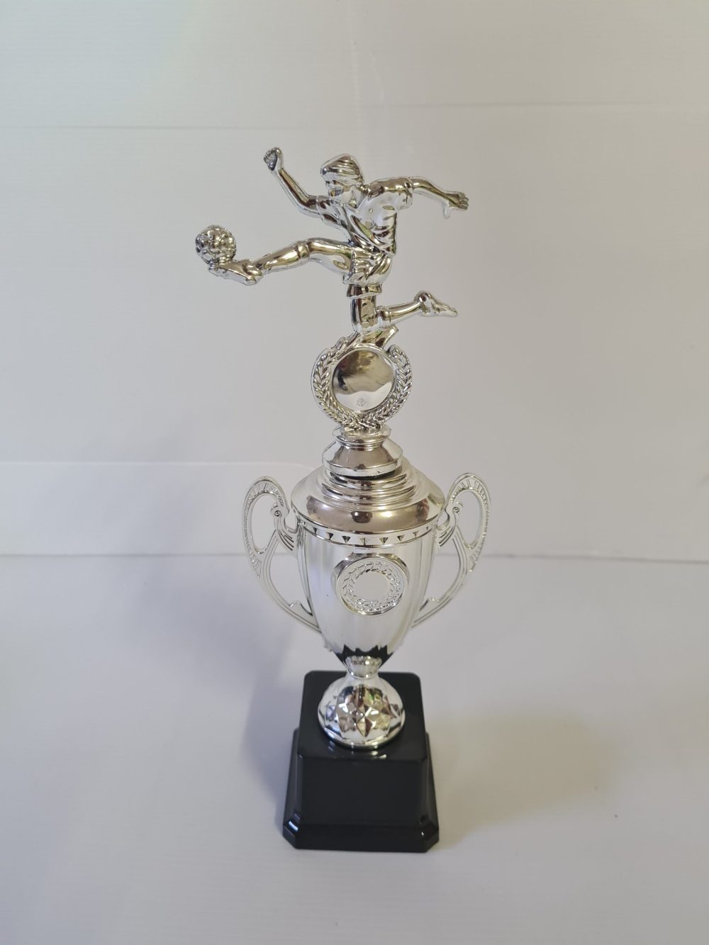 גביע כסף שחקן כדורגל  בועט