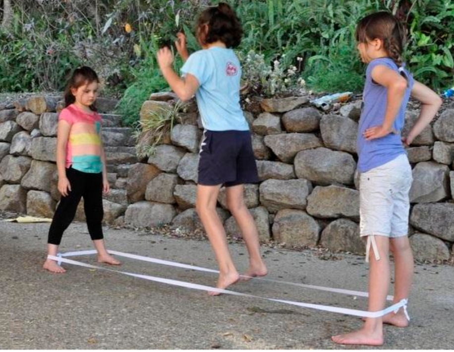 משחק גומי קפיצה צבעוני