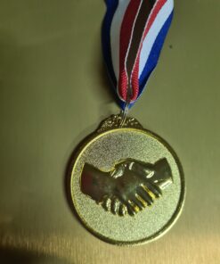 מדליה לחיצת יד עם סרט רחב