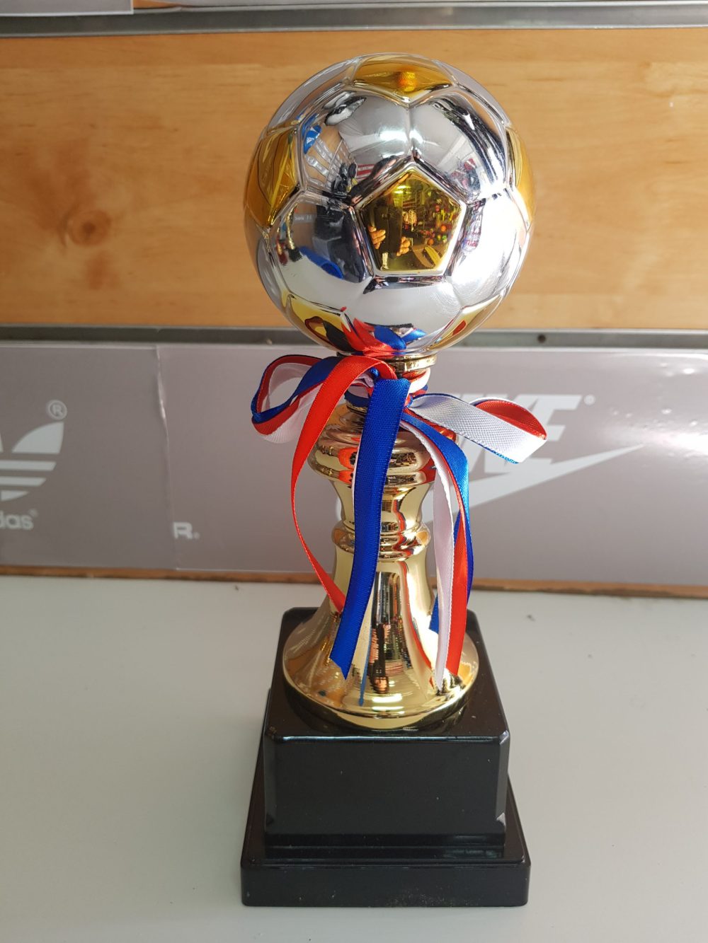 גביע/פסלון כדורגל כדור