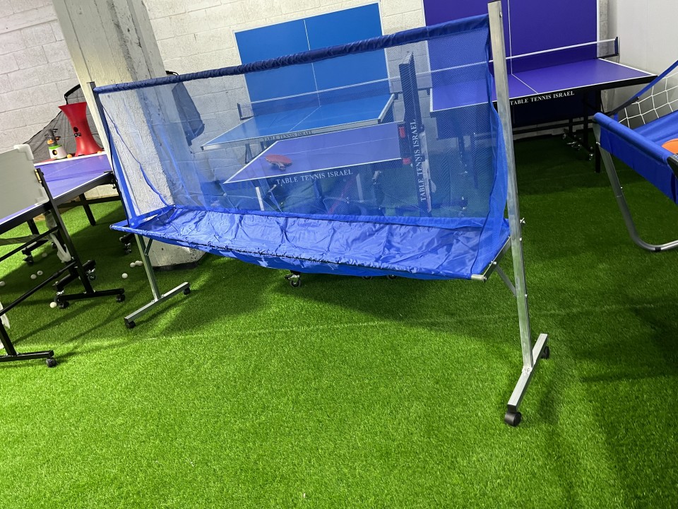 רשת לאיסוף כדורים על גלגלים